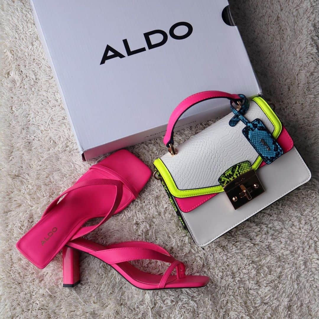 ALDO shoesさんのインスタグラム写真 - (ALDO shoesInstagram)「Don’t hold back on color with our spring-ready styles arriving daily. Shop bright duo Loretta & Etiwen in our link in bio. #AldoCrew」2月24日 6時39分 - aldo_shoes