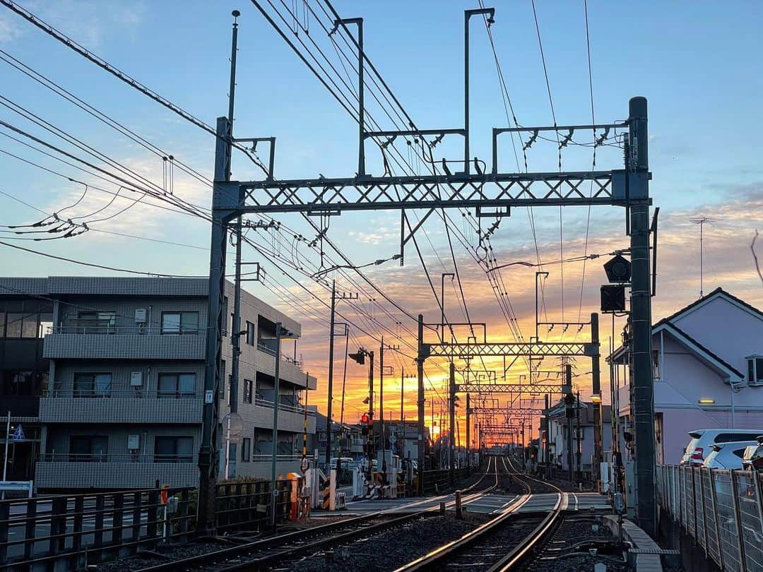 青山草太のインスタグラム：「おはようございます。 今日が始まります。  #青山草太#sotaaoyama #日本#japan#朝 #朝日#morning#morningsun」