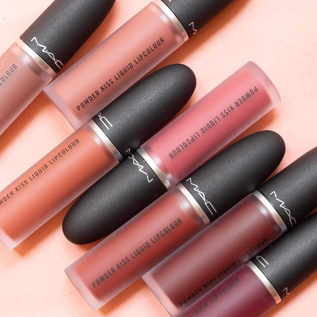 M·A·C Cosmetics BRさんのインスタグラム写真 - (M·A·C Cosmetics BRInstagram)「Um beijo de cor! Experimente os batons líquidos da família #PowderKiss. 💋❤️  Com fórmula inovadora e cor fosca, possui acabamento matte hidratante que vão deixar seus lábios maravilhosos.  Quem aí já tem o seu e ama? Conta pra gente nos comentários!  Compre em nossas lojas e pelo site.  #Regram @maccosmeticsindia #MACPowderKiss #batomliquido #batom #labios #makeup」2月24日 6時34分 - maccosmeticsbrasil