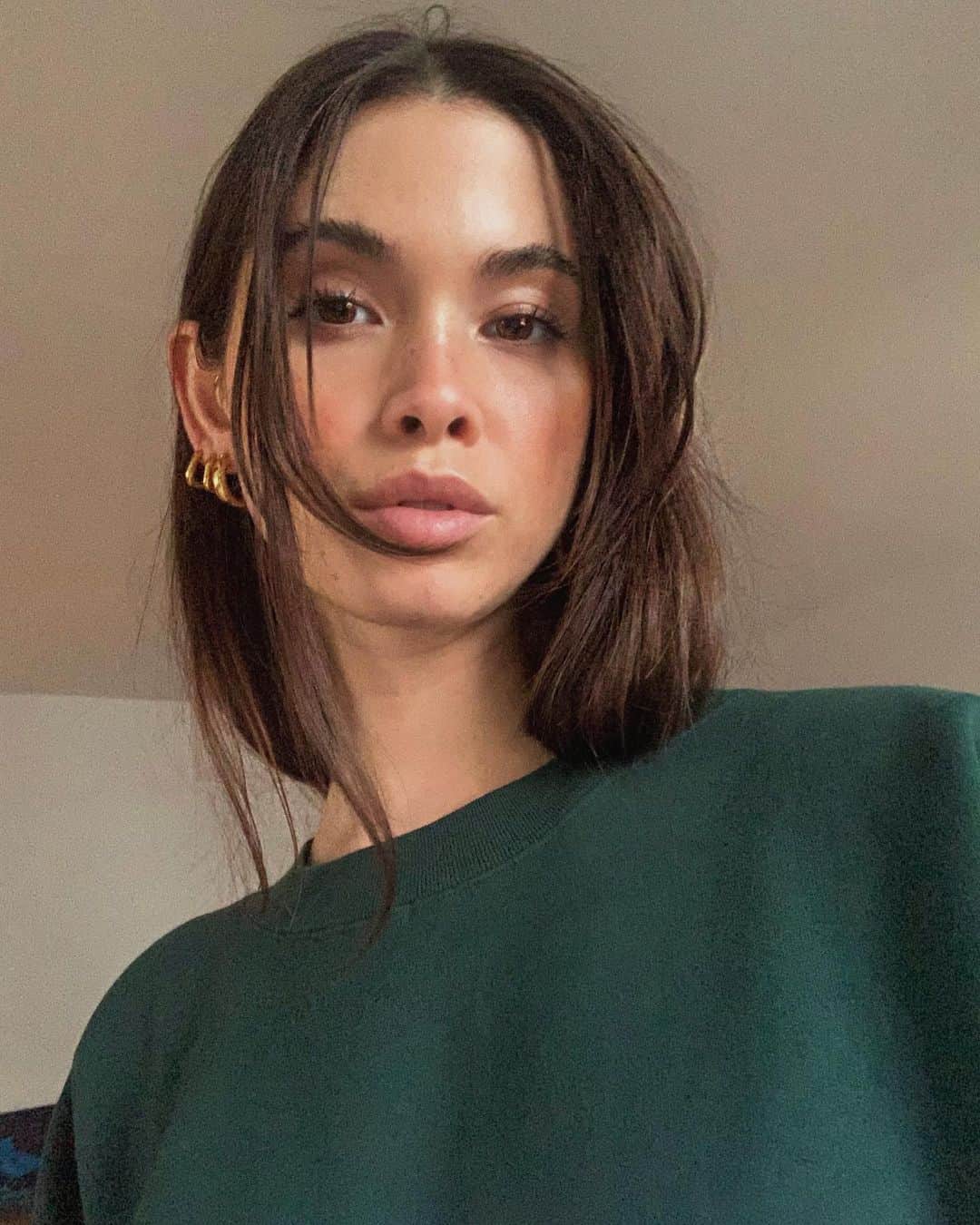 ギーザ・ラガースのインスタグラム：「Post-shoot nap 🤗😴」