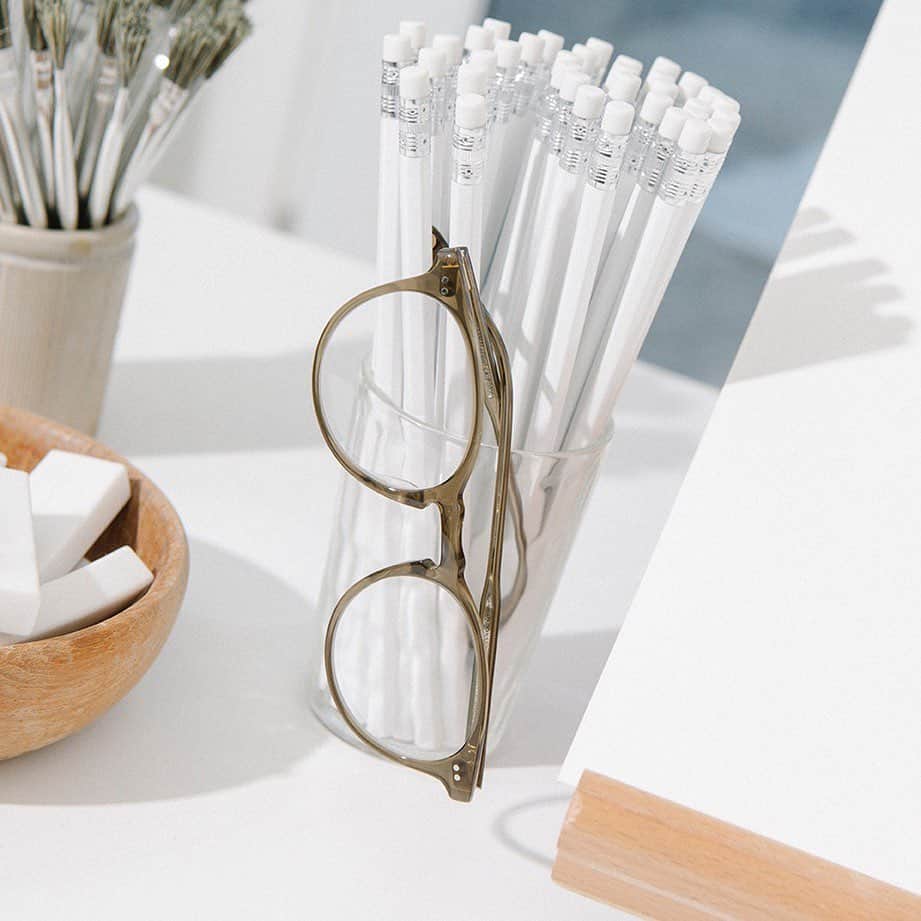 ジーエルシーオーのインスタグラム：「WFH necessities.」