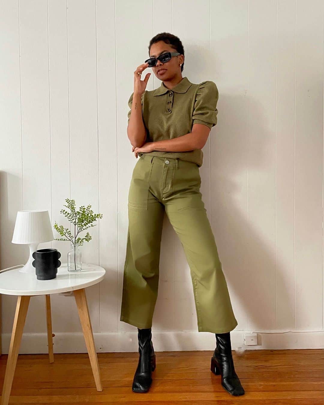WHO WHAT WEARさんのインスタグラム写真 - (WHO WHAT WEARInstagram)「I'll be needing this olive green outfit in my life, please. Tap our link for more new @whowhatwearxtarget pieces you'll surely fall in love with. photo: @samanthaaelise」2月24日 7時01分 - whowhatwear