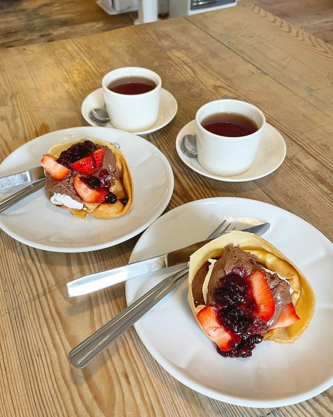 もーさんさんのインスタグラム写真 - (もーさんInstagram)「╰(*´︶`*)╯♡ ♡♡♡ 稲沢にある可愛いカフェ☕️ ・ 📍Brocco (ブロッコ) ・ 〜2月のクレープ〜 ◎チョコレートムースとベリーのジャム 　　　＋150円 ・ クレープのセット　　¥850 ・ 行ってみたかったカフェ♡ 2月は いちご🍓にチョコレートムースのクレープ 絶対美味しい♡♡♡ ・ ベリーのジャムがいいアクセント👍 ・ とっても可愛いお店💕 今度は ランチとクレープセットで(°▽°)/ ・ ・ 〜＊〜＊〜＊ #Brocco#ブロッコ#チョコレートムースとベリーのジャムのクレープ#クレープ#稲沢カフェ#稲沢ランチ #稲沢スイーツ#名古屋カフェ#名古屋カフェ巡り #名古屋カフェ部 #名古屋インスタ交流会 #あいなご#ナゴレコ#cafemiru_愛知 #genic_cafe #グルメディア#genic_sweets #travel #aumoグルメ #retrip_cafe #retrip_nagoya #愛知カフェ#東海のカフェ時間 #インスタグルメアワード2021 #いちごクレープ#チョコレートムース#クレープセット」2月24日 7時04分 - mouusan