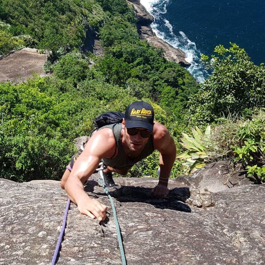 フランコ・ノリエガのインスタグラム：「There is no goal high enough to prevent you from trying! 🧗‍♂️💥#goals #fearless #justdoit」