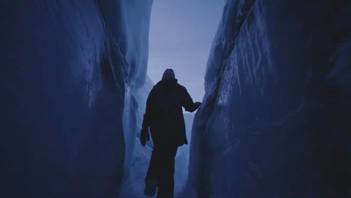 のインスタグラム：「Had a fun trip in Alaska this winter. So cool what @reddigitalcinema has done with the Komodo, thanks for making such an epic camera, this thing was built for the road - Shot on Komodo 6K with @leica_camera M lenses _ Music @sonsoftheeast」