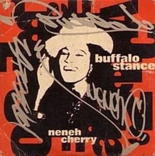 中村松江さんのインスタグラム写真 - (中村松江Instagram)「今日の一曲はNeneh Cherryで『Buffalo Stance』です✨ アルバム「Raw Like Sushi 」に収録。 ネナ・チェリーの1988年リリースのヒット曲✨ 翌年のデビューアルバムにも収録され、よく聴きましたね😄 今聴いてもかっこよくて、当時の勢いが感じられると思います👍 (№537) #歌舞伎 #中村松江 #nenehcherry #buffalostance #rawlikesushi」2月24日 7時12分 - matsue_nakamuraofficial