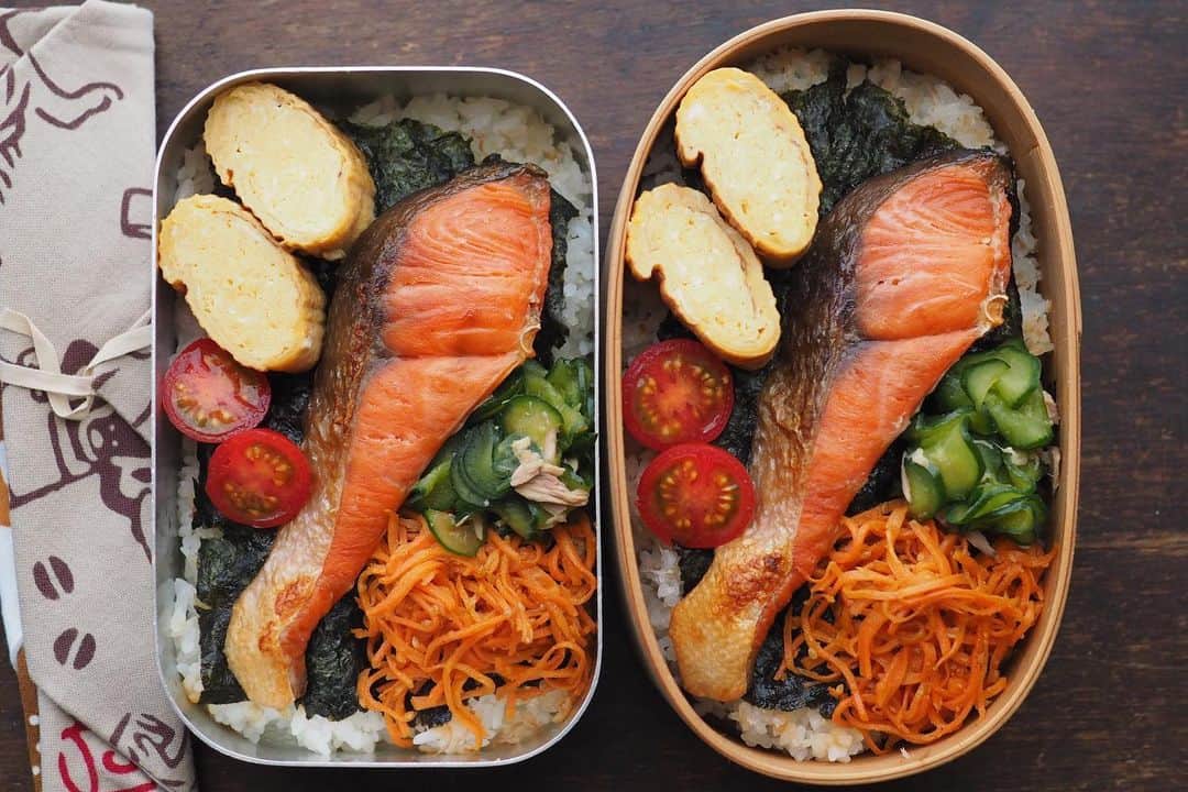 Rocoのインスタグラム：「02.24 鮭海苔弁当  #roco弁#お弁当#obento#bento#鮭弁当」