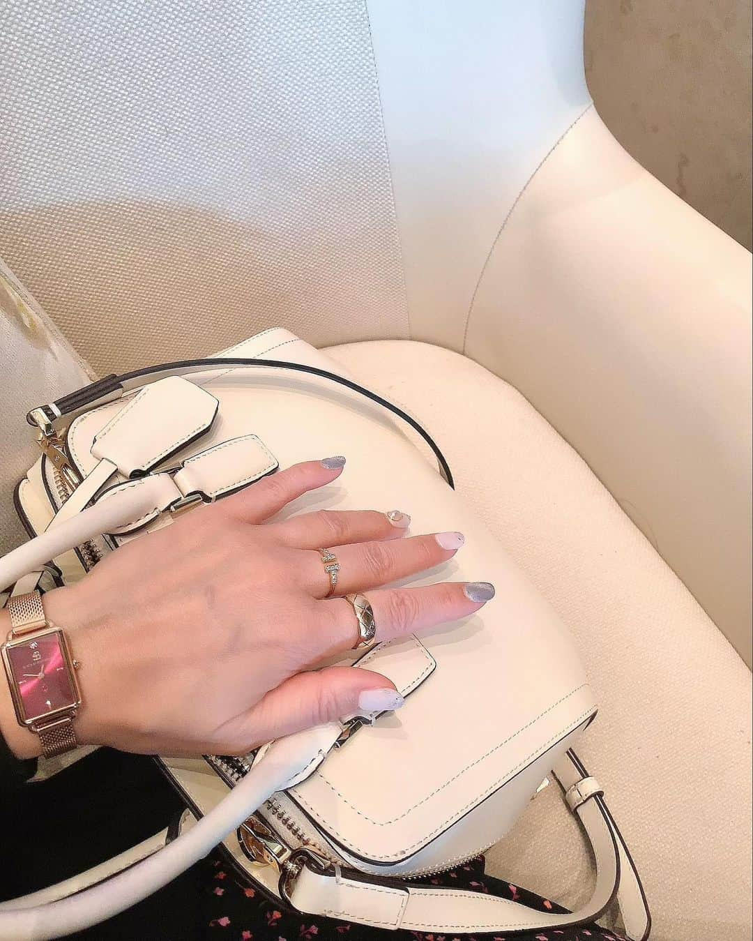 宮田綾子さんのインスタグラム写真 - (宮田綾子Instagram)「⁑ new nail💅　@mirandapalace  やっとやっと爪が綺麗になって嬉しい！ 2ヶ月ぶりにミランダネイルサロンへ✨ 撮影のお仕事が入ったので綺麗にしてきたよ ネイル中はHuluで鬼滅の刃の続きみてた〜笑  宮田綾子のインスタを見たとご予約の方は、写真3枚目の2月のキャンペーンネイルが初回のみ8,000円になります！ 色は自分好みの色にチェンジできます✨ 5つ星ホテル パレスホテル内ミランダネイルサロンのご予約、お問い合わせはこちら📞03-6273-4618 http://miranda-salon.jp    #ネイルサロン #miranda #ミランダ #mirandapalace #パレスホテル東京 #5つ星ホテル #大手町 #東京駅 #pr #ネイル #ネイルデザイン #ラグジュアリーホテル #luxuryhotel #tokyohotel #上品ネイル #宮田綾子 #newネイル #大人ネイル #マットネイル #手元くら部 #ラメネイル #nailstagram #naildesign #ネイル好きな人と繋がりたい #ピンクネイル #ストーンネイル #シンプルネイル  #palacehoteltokyo」2月24日 7時16分 - ayako__miyata