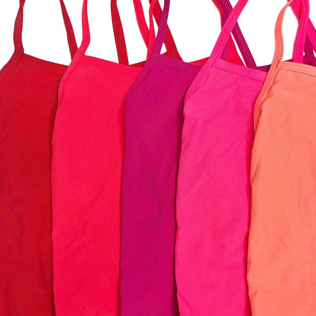 JOLYN Swimwearのインスタグラム：「WARM SUMMER TONES 🌺 which one do you need to add to your collection? Red ♥️ Strawberry 🍓 Dragon Fruit 🐉 Hot Pink 💖 Papaya 🌅 (left - right) // #jolynaustralia」