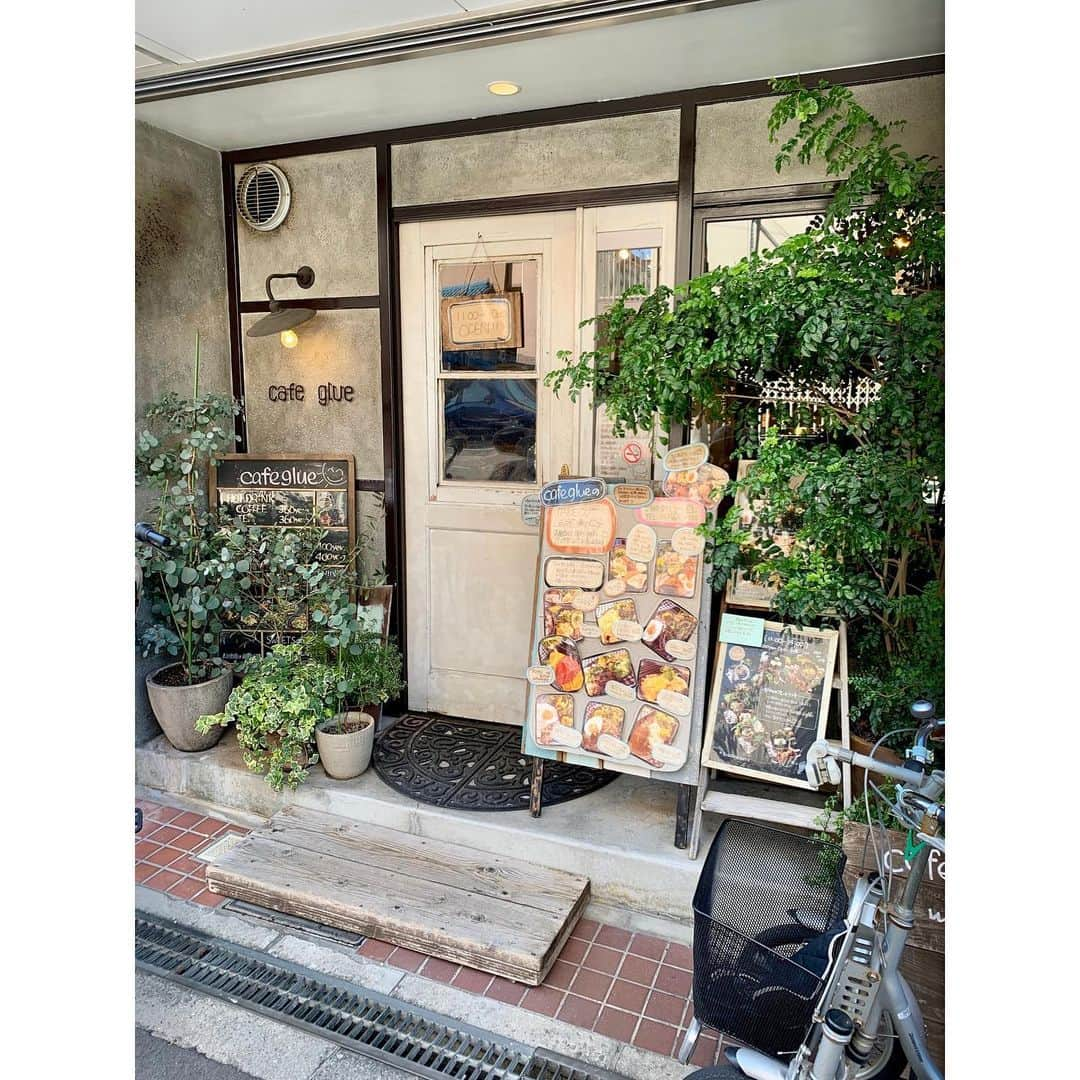 赤嶺紗羅さんのインスタグラム写真 - (赤嶺紗羅Instagram)「サロン @ciel.salon 💠から 徒歩🚶‍♀️すぐの @cafeglue さんに初訪問☕️ プレートデリランチ🍽💓🥗 　 案外近場に素敵なお店たくさん❣️ 　 　 　 #japanesegirl #japanese #asianbeauty #shooting #osakacafe #osaka #osakajapan #長居公園 #ポートレート #撮影モデル #美容好きな人と繋がりたい #大阪カフェ #ボディメイク #ナチュラルメイク #長居ごはん #大阪脱毛 #植物園 #全身脱毛 #スキンケア #ヨガインストラクター  #美肌 #メンズエステ #ヒゲ脱毛 #まつ毛パーマ #ヨガ #ダイエット #眉毛 #マツエク #ciel」2月24日 7時19分 - sara_am_0113