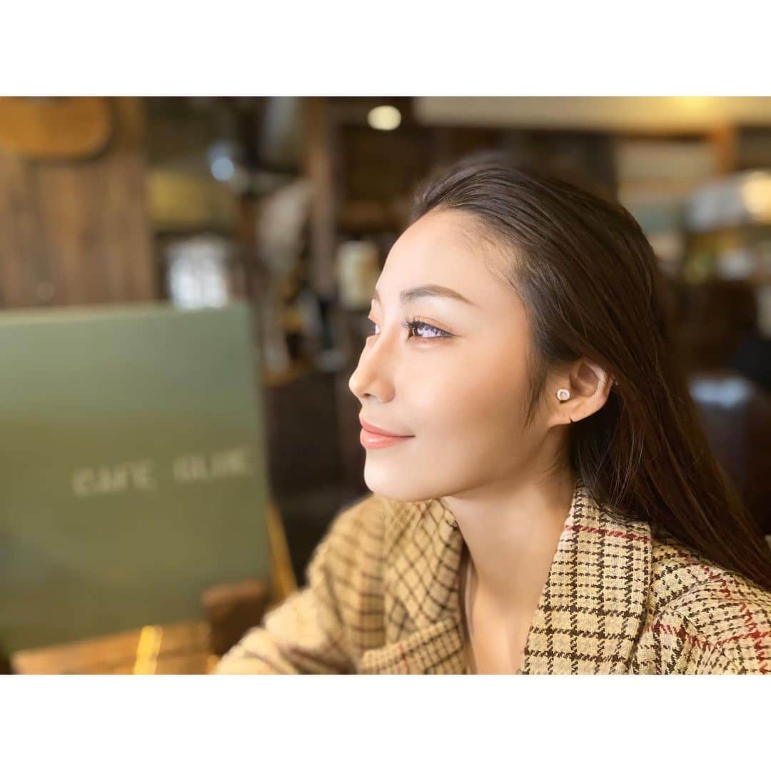 赤嶺紗羅さんのインスタグラム写真 - (赤嶺紗羅Instagram)「サロン @ciel.salon 💠から 徒歩🚶‍♀️すぐの @cafeglue さんに初訪問☕️ プレートデリランチ🍽💓🥗 　 案外近場に素敵なお店たくさん❣️ 　 　 　 #japanesegirl #japanese #asianbeauty #shooting #osakacafe #osaka #osakajapan #長居公園 #ポートレート #撮影モデル #美容好きな人と繋がりたい #大阪カフェ #ボディメイク #ナチュラルメイク #長居ごはん #大阪脱毛 #植物園 #全身脱毛 #スキンケア #ヨガインストラクター  #美肌 #メンズエステ #ヒゲ脱毛 #まつ毛パーマ #ヨガ #ダイエット #眉毛 #マツエク #ciel」2月24日 7時19分 - sara_am_0113