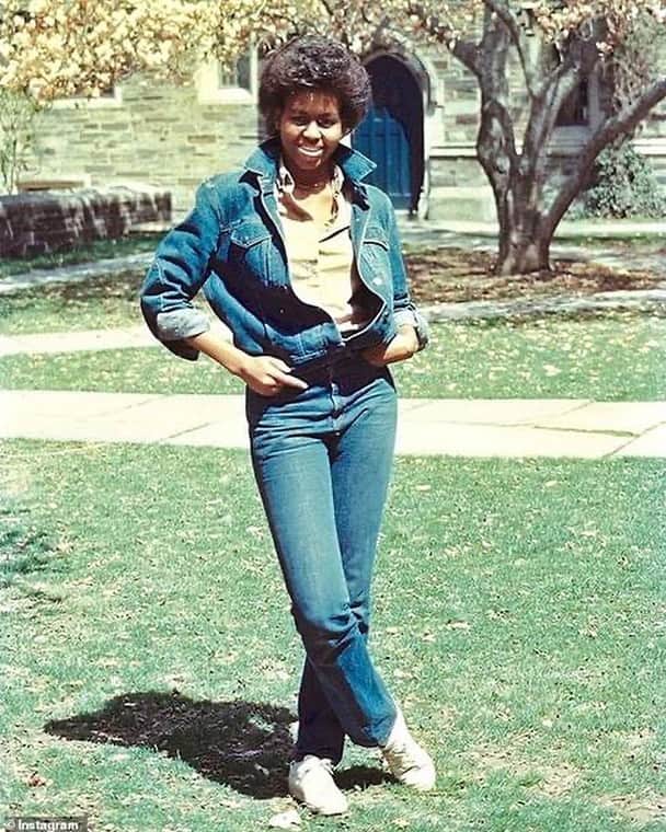 カレントエリオットのインスタグラム：「“history has shown us courage can be contagious and hope can take on a life of its own” – michelle obama, former first lady of the united states」