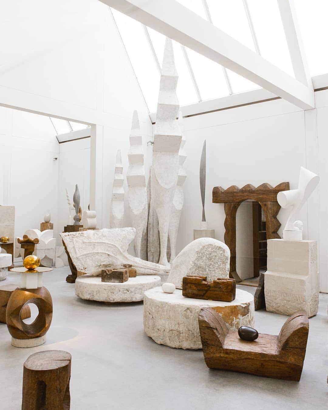 ベイシークのインスタグラム：「atelier brancusi at the centre pompidou in paris, france as reconstructed by renzo piano. photographed by @ruerodier.」