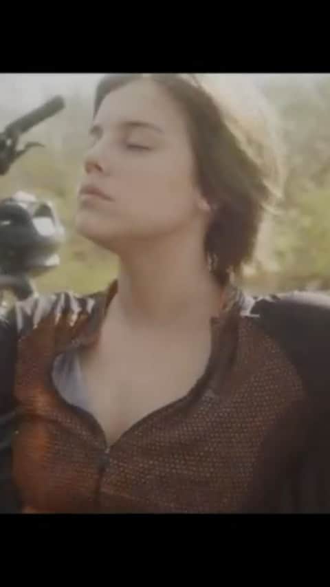 Alice Wegmannのインスタグラム：「nem parece, mas já são 16 anos de carreira... ♥️ aqui, um video reel compiladinho de cenas de três trabalhos na TV Globo - Maria, de “Onde Nascem Os Fortes”, Cecília de “Ligações Perigosas” e Dalila de “Órfãos da Terra” - pra matar a saudade e dizer que eu amo fazer isso com todo o meu coração. obrigada a todos que me acompanharam, torceram e me viram crescer ao longo desses anos todos. aos que me deram oportunidades e abriram espaço pra troca e pra me ensinar. contar histórias, conhecer gente, nada na nossa vida é à toa e a todo momento eu tenho provas de que as coisas são como tem que ser. emocionada de revisitar tanta coisa, com a certeza de que tem muito ainda pela frente. evoé! 🏹」
