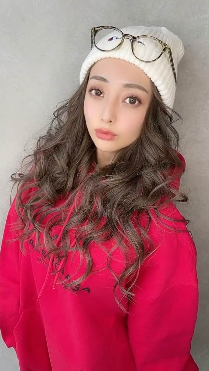 堀井大輔のインスタグラム：「・ ・ ホリーマジックで4変身🦸‍♀️🧝‍♀️🧜‍♀️🧚‍♀️ ・ 久しぶりにリールにしてみたよ✨ ・ 𝑚𝑜𝑑𝑒𝑙 @erk_hsmt28  ℎ𝑎𝑖𝑟/𝑝ℎ𝑜𝑡𝑜 @daisuke_5511  ・ ・ #リール #クラウンヘアー#天白区#名古屋 #美容師 #ヘアセット#セット#ヘアアレンジ #プレ花嫁 #作品撮り #ウェディングドレス #ホリーマジック #ホリージョ撮影 #ホリージョ #2021秋婚 #2021春婚 #2021夏婚 #全国のプレ花嫁さんと繋がりたい #ウェディングニュース #コテ巻き #巻き髪 #ゼクシィ2021 #アップスタイル #まとめ髪 #おだんご #編みおろし #Dressy花嫁 #プラコレ ￼ 	◦」