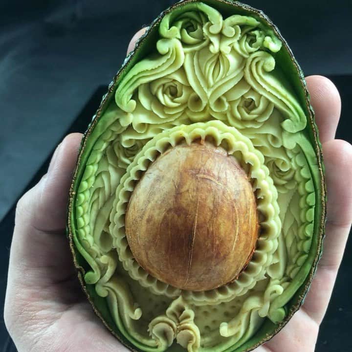 のインスタグラム：「@danielebarresi_artist crafts mouthwatering #foodart that looks too good to eat 😍」