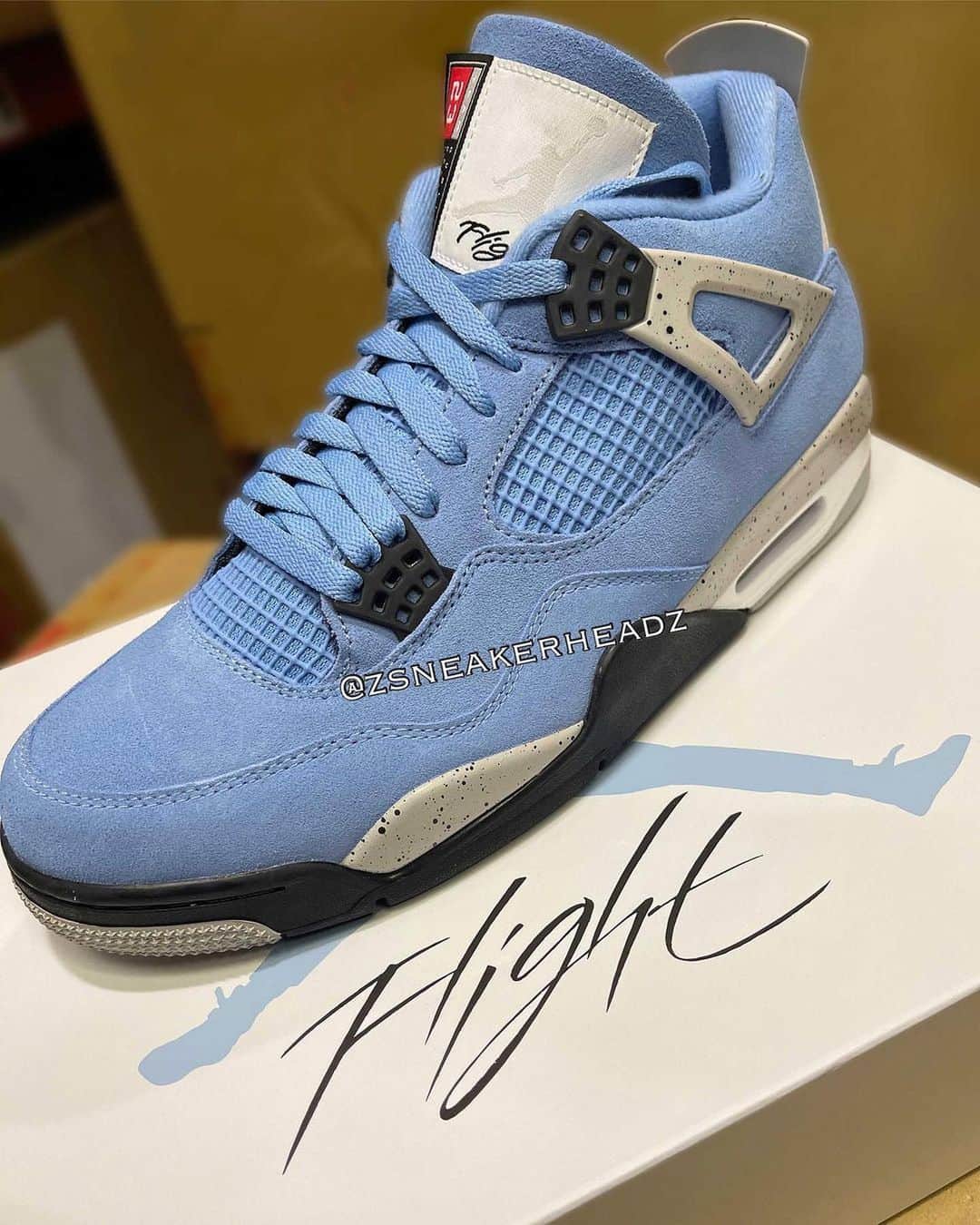 Sneakgalleryさんのインスタグラム写真 - (SneakgalleryInstagram)「The Air Jordan 4 #UNC officially releases April 28, 2021 🥶」2月24日 7時57分 - sneakgallery