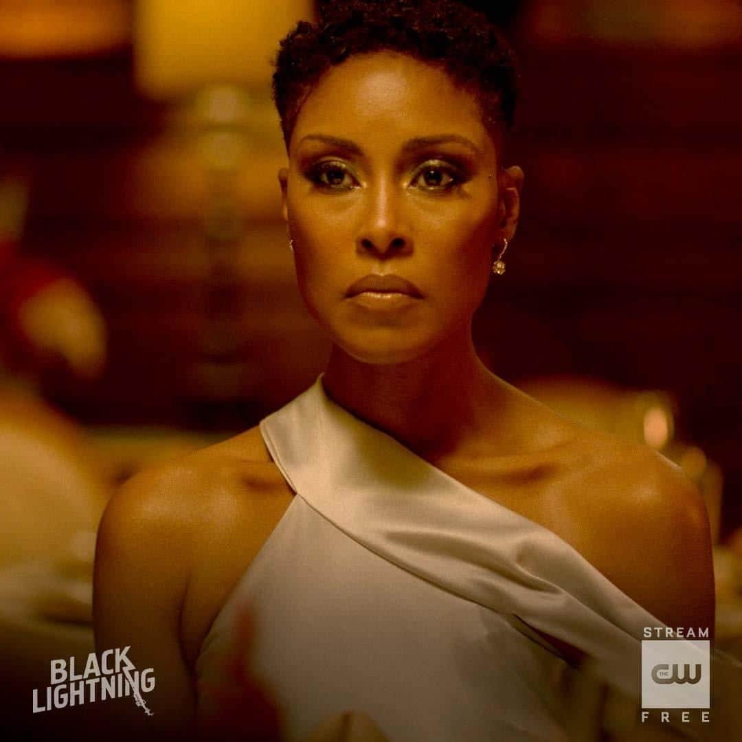 The CWのインスタグラム：「She wants to make things right. Stream a new episode of @cw_blacklightning free only on The CW! #BlackLightning」