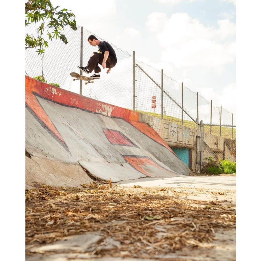 ラカイリミテッドフットウェアのインスタグラム：「@wecantallbefriends KF 5-0 Photo by @ssleazyrider  #Lakai #TheShoesWeSkate」