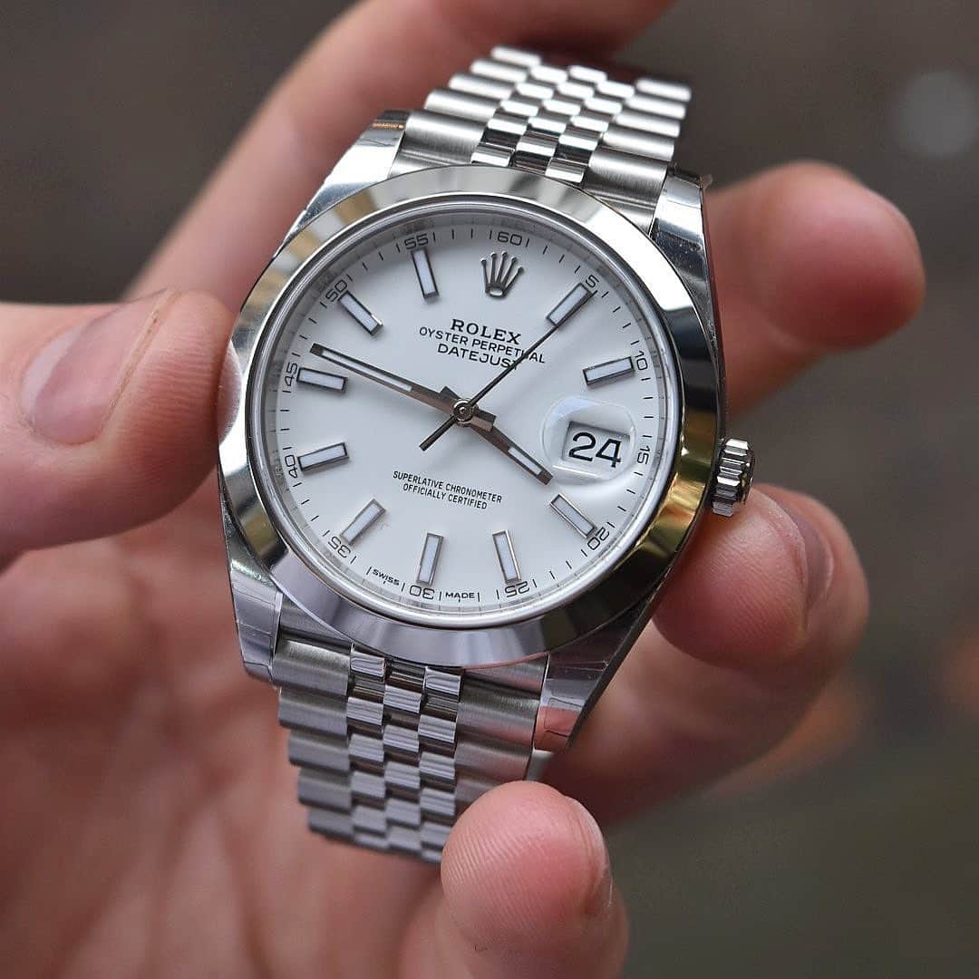 Daily Watchさんのインスタグラム写真 - (Daily WatchInstagram)「Sooo fresh. The Rolex Datejust 41 reference 126300 with white dial ⚪️ Photo by @rockefellersjewellers」2月24日 8時10分 - dailywatch