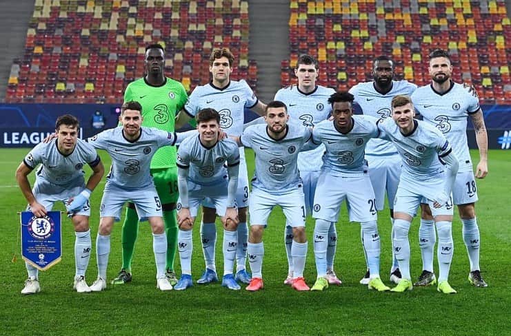 チアゴ・シルヴァのインスタグラム：「🇧🇷 Parabéns pelo excelente trabalho em equipe!! 🔵🔵 Vitória muito importante na noite de hoje! Vamos @chelseafc  🇬🇧Congratulations for the great teamwork!! 🔵🔵 Very important victory tonight! Let’s go @chelseafc  • • • • • #ThiagoSilva #OhhThiagoSilva #CFC #Chelsea #FamiliaSilva #ChelseaFC #London #LondonCalling #Londres #UnitedKingdom #England #Inglaterra #ThiagoIsBlue #WeAreBlue #ChelseaFans #BluesForever #cfcfans #chelseafootballclub #Chelseafcfans #StopCorona #CoronaOut #StopCovid #ATMCHE #UCL #ChampionsLeague #UEFAChampionsLeague」