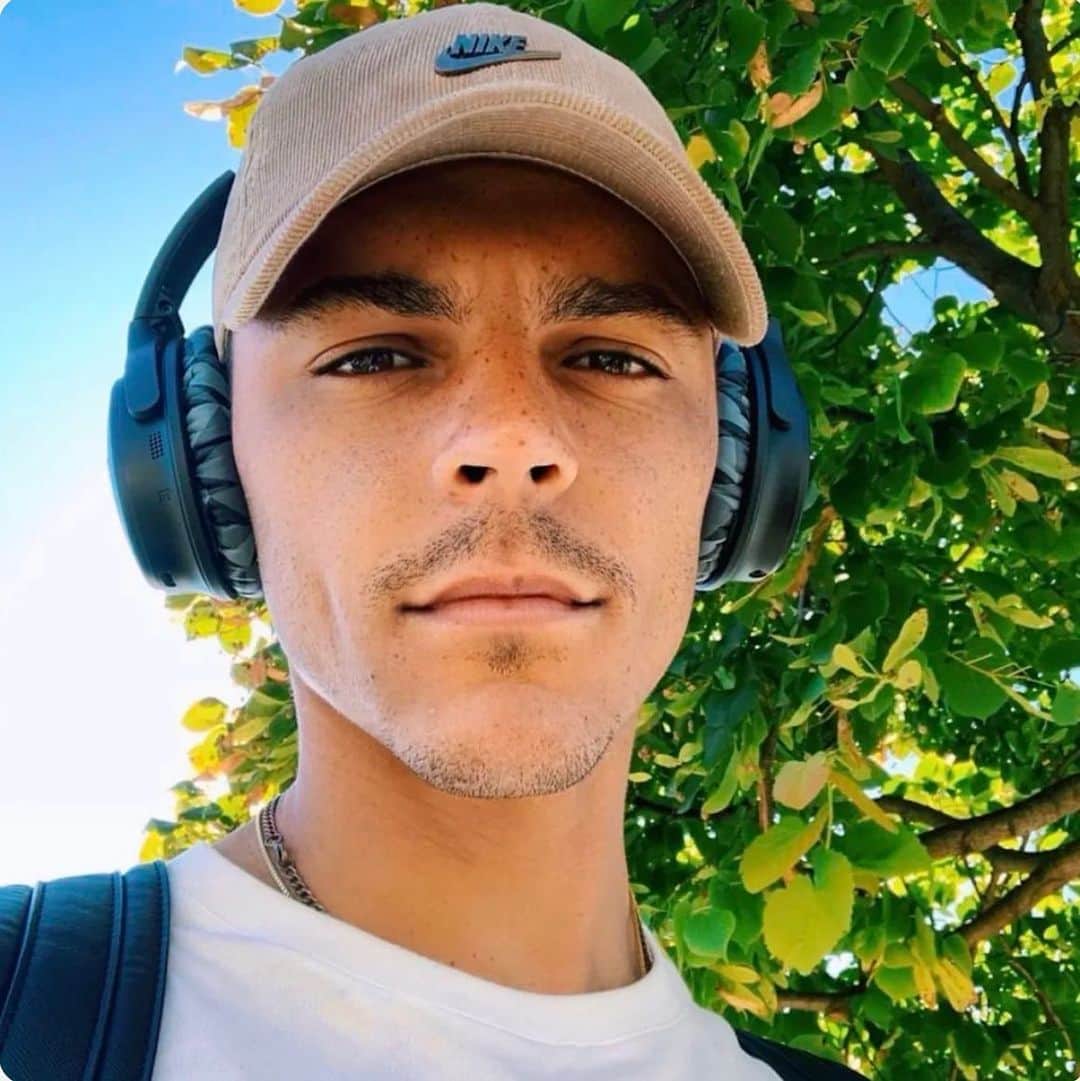 タイラー・ブラックウッドのインスタグラム：「You only lose when you stay down 👊🏽💚」