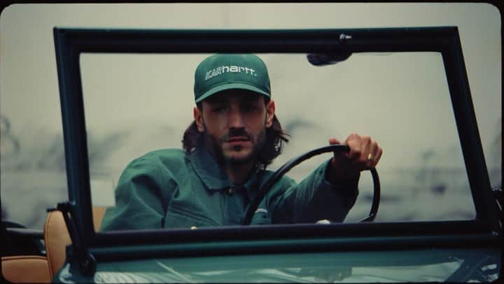 カーハートのインスタグラム：「KARHARTT: L’Art de l’Automobile x Carhartt WIP.  2021年2月25日  🎥 @marquesangelo  Models: @maya.lerouxx & @louisbrodinski  Music: @louisbrodinski   #CarharttWIP #lartdelautomobile」