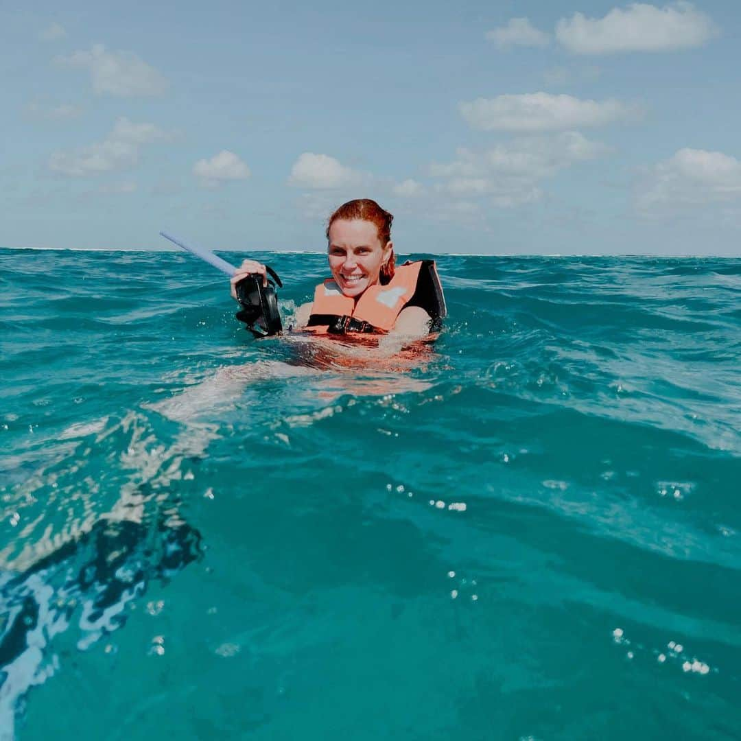 フィービー・ダールさんのインスタグラム写真 - (フィービー・ダールInstagram)「An insanely beautiful day with insanely beautiful people. We explored Sian Ka'an Biosphere Reserve, which is the largest protected area in the Mexican Caribbean and is home to more than 300 species of birds and more than 1000 species of plants and 100 animals. It’s a shame that such places have to be “protected” to survive, but at least there’s that!!! This is the beauty that comes when we nourish and respect nature. Grateful to be alive, healthy and experiencing the natural magic of this earth.」2月24日 8時20分 - phoebe