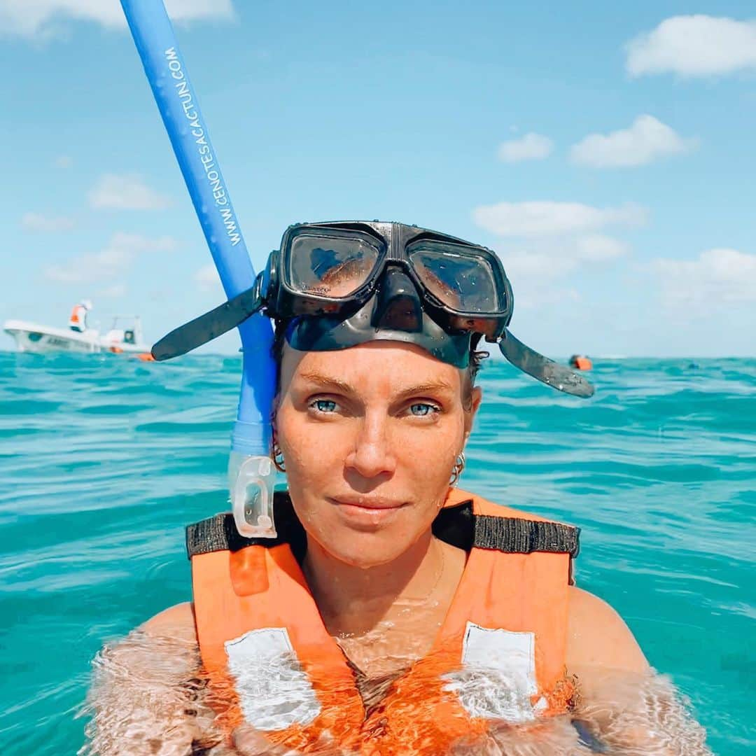 フィービー・ダールさんのインスタグラム写真 - (フィービー・ダールInstagram)「An insanely beautiful day with insanely beautiful people. We explored Sian Ka'an Biosphere Reserve, which is the largest protected area in the Mexican Caribbean and is home to more than 300 species of birds and more than 1000 species of plants and 100 animals. It’s a shame that such places have to be “protected” to survive, but at least there’s that!!! This is the beauty that comes when we nourish and respect nature. Grateful to be alive, healthy and experiencing the natural magic of this earth.」2月24日 8時20分 - phoebe