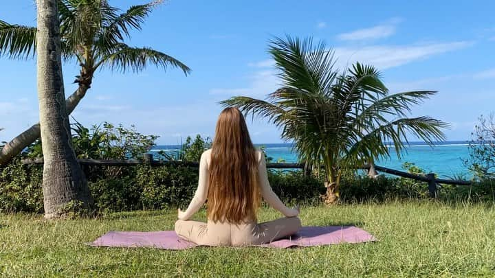 宮崎沙矢加のインスタグラム：「The essence of Yoga is to be easeful in body, peaceful in mind, and useful in life.🌴🌏 . . . #yoga #yogainstructor #okinawa #beachyoga #yogini #yogateacher #alo #aloyoga #alomoves #chatan #yogalife #yolo #love #follow #meditation #beachlife #palmtrees #沖縄　#沖縄ヨガインストラクター #ヨガインストラクター #ヨガ」