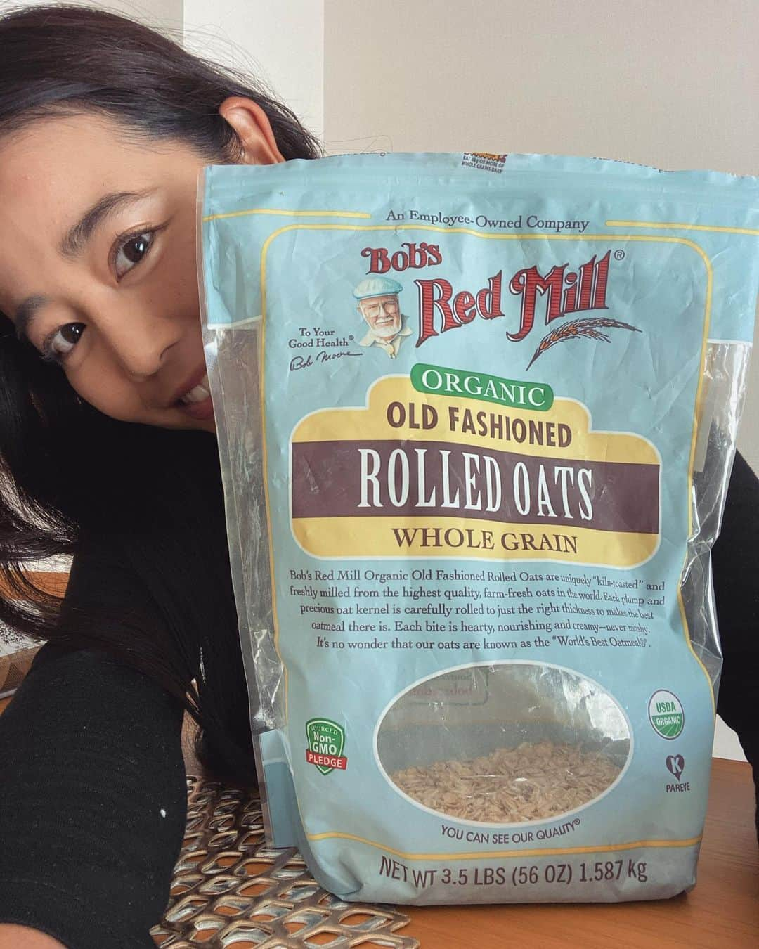 坂口佳穂さんのインスタグラム写真 - (坂口佳穂Instagram)「oatmeal every morning 🥣  朝は毎日オートミールボウル😀 日清のプレミアムピュア、クエーカーオールドファッションを交互で買ってたけど今回はコストコで見つけたこれにしてみた！粒が大きめで結構好きだったな🙌  わたしのオートミールの食べ方 ブログの方にも少しアップしてます😇 (だいぶ前だけど、、)  #オートミール #朝ごはん#オートミールボウル #oatmeal#モリンガ#コストコ #オートミールレシピ  #オールブラン #オートミールクッキー #盛り付けは苦手  オートミール好きになって5キロくらい落とせた✌︎」2月24日 8時21分 - s_ka_ho