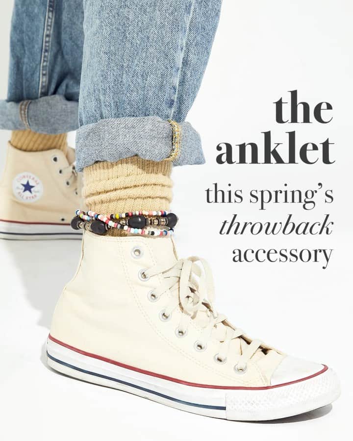 freepeopleのインスタグラム：「The 90’s called...if you didn’t hold on to your anklets, we’ve got you covered. Link in bio for new, throwback styles.」
