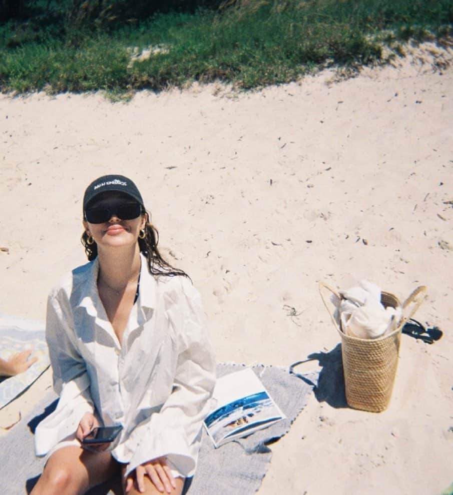 アリシア・デブナム・キャリーのインスタグラム：「In my element.」
