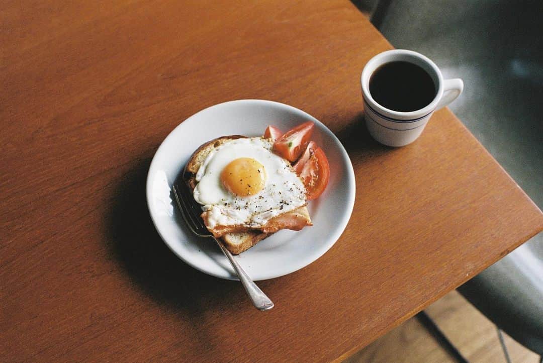Nanaのインスタグラム：「いつかの朝食  #35mmfilm #nikonf3 #lifewithkodak #portra400」
