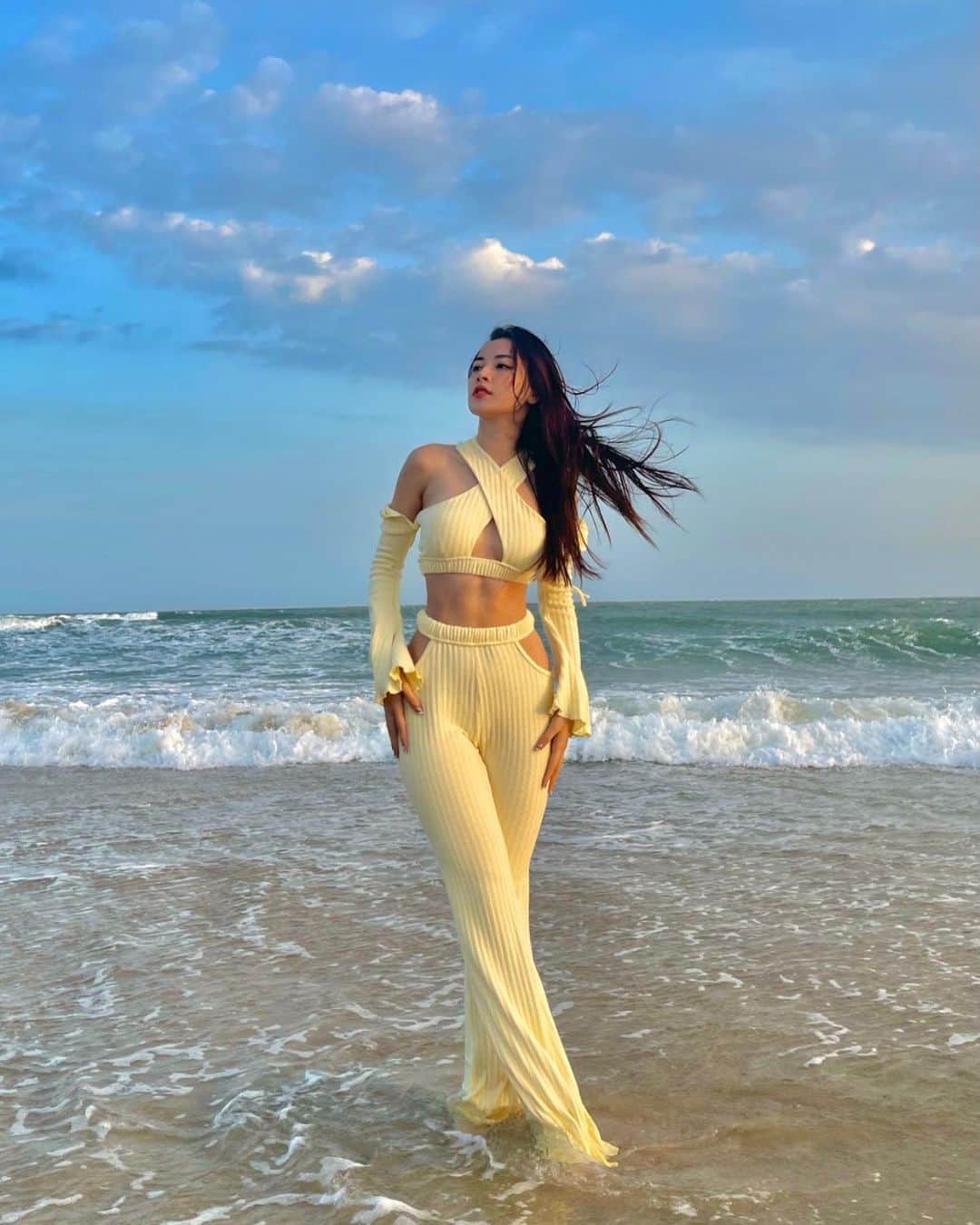 Chi Puのインスタグラム：「Meet me where the sky touches the sea 🌊」
