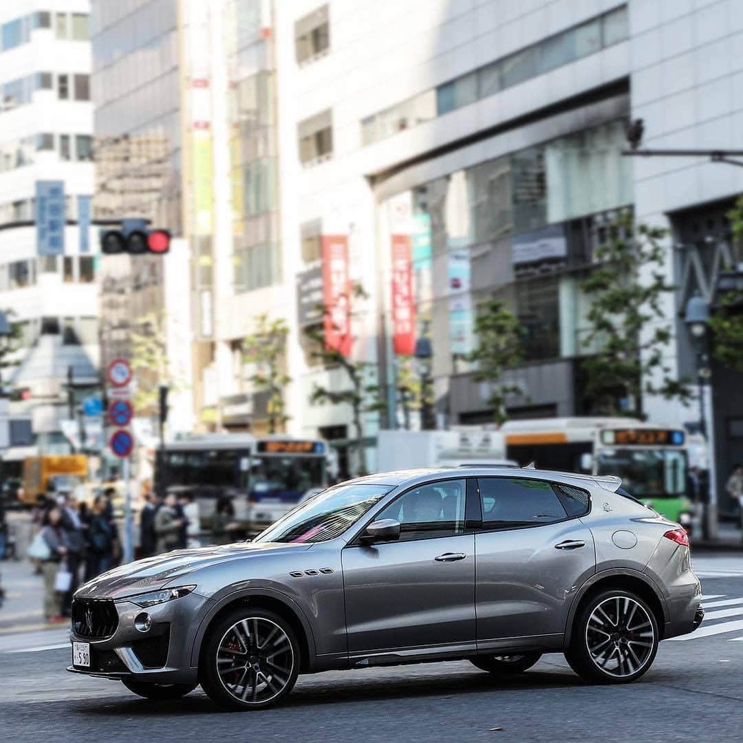 Maserati Japan | マセラティ ジャパンのインスタグラム：「レヴァンテのデザイン。他の追随を許さない、流暢かつ雄弁なその美しさもまた、マセラティが誇るグランドツアラーの本質なのです。  #Maserati #マセラティ  #MaseratiJapan #マセラティジャパン #Levante #レヴァンテ  レヴァンテの詳細はこちら https://www.maserati.com/jp/ja/models/levante」