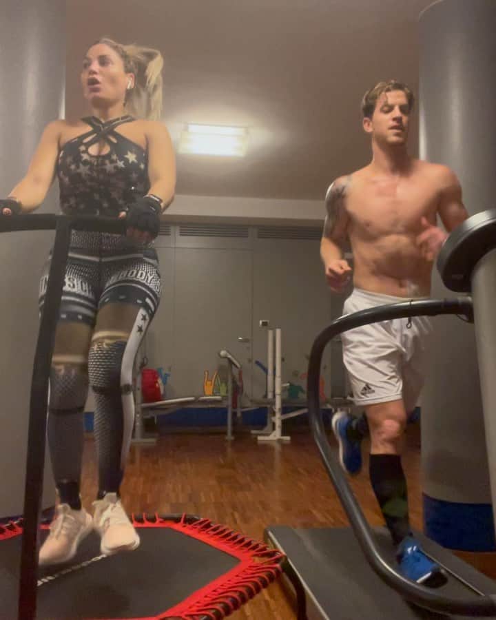 のインスタグラム：「Entrenar a tu lado, me hace feliz. No solo por ejercitar nuestros cuerpos, sino por el tiempo compartido que paso con vos mi amor. Te amo con todo mi ser... @lucilaahumada」