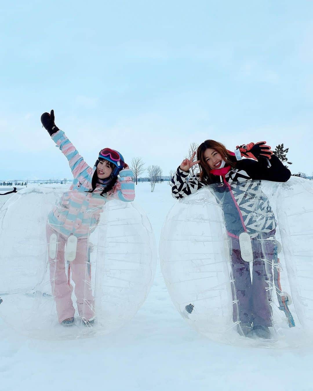 板橋瑠美さんのインスタグラム写真 - (板橋瑠美Instagram)「❄️全力北海道Snow sport❄️﻿ ﻿ ﻿ 大好きなスノボーを北海道でやるのが夢だったので、﻿ 本当に嬉しすぎました♡﻿ ﻿ ﻿ ﻿ ﻿ 美唄のスキー場マジで平日貸切状態で、こんな自由に気持ちよく滑れたのが初めてで快感でした❤️﻿ ﻿ ﻿ ﻿ ﻿ 今年2回目のスノボー♡❄️﻿ ﻿ ﻿ そして人生初のスノーモービルと、バギーの運転♡﻿ ﻿ ﻿ 雪の上で初めてやるバブルサッカーw⚽️﻿ ﻿ ﻿ ﻿ バブルサッカーは死ぬほど笑い転げて、自分も転げてますꉂ笑꒱﻿ ﻿ ﻿ ストーリーで評判良くて見てて元気出たー！と言ってくださる方が多くハイライト残すのリクエストあったので﻿ ﻿ snowboardのところに、バブルサッカーの残してます❤️﻿ ﻿ ﻿ ﻿ ﻿ ﻿ 北海道を、全力で楽しみました^ ^﻿ ﻿ ﻿ ﻿ また、来年も北海道にスノボーやりに来たいなー♡♡﻿ ﻿ ﻿ ﻿ ﻿ ﻿ #スノボー#スノボー女子#スノボー大好き#北海道#美唄市#北海道美唄市」2月24日 17時53分 - rumi_official_0616