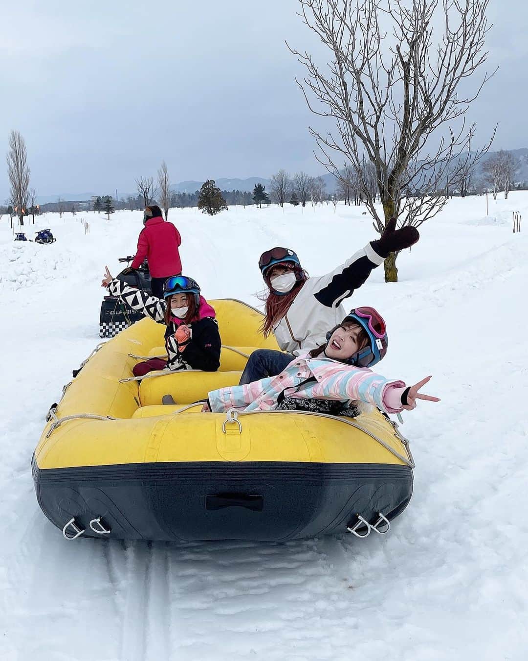 板橋瑠美さんのインスタグラム写真 - (板橋瑠美Instagram)「❄️全力北海道Snow sport❄️﻿ ﻿ ﻿ 大好きなスノボーを北海道でやるのが夢だったので、﻿ 本当に嬉しすぎました♡﻿ ﻿ ﻿ ﻿ ﻿ 美唄のスキー場マジで平日貸切状態で、こんな自由に気持ちよく滑れたのが初めてで快感でした❤️﻿ ﻿ ﻿ ﻿ ﻿ 今年2回目のスノボー♡❄️﻿ ﻿ ﻿ そして人生初のスノーモービルと、バギーの運転♡﻿ ﻿ ﻿ 雪の上で初めてやるバブルサッカーw⚽️﻿ ﻿ ﻿ ﻿ バブルサッカーは死ぬほど笑い転げて、自分も転げてますꉂ笑꒱﻿ ﻿ ﻿ ストーリーで評判良くて見てて元気出たー！と言ってくださる方が多くハイライト残すのリクエストあったので﻿ ﻿ snowboardのところに、バブルサッカーの残してます❤️﻿ ﻿ ﻿ ﻿ ﻿ ﻿ 北海道を、全力で楽しみました^ ^﻿ ﻿ ﻿ ﻿ また、来年も北海道にスノボーやりに来たいなー♡♡﻿ ﻿ ﻿ ﻿ ﻿ ﻿ #スノボー#スノボー女子#スノボー大好き#北海道#美唄市#北海道美唄市」2月24日 17時53分 - rumi_official_0616