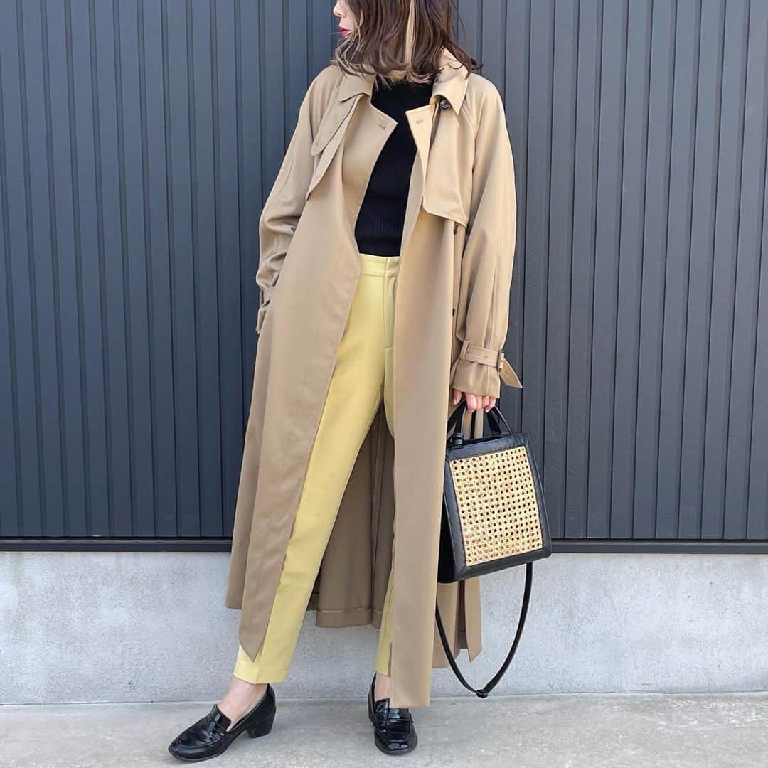 ryuu79hinaのインスタグラム：「暖かくなると着たくなるコート ・ ・ トレンチコート ・ ・ 🐻🤎 ・ ・ ━━━━━━━━━━━━━━━ #amerivintage#titivate#ベースメントオンライン#basementonline#春コーデ#ロカリ#mineby3mootd#コーデ記録#ママコーデ#instagood#大人コーデ#大人カジュアル#大人スタイル#カジュアル#カジュアルコーデ#トレンチコート#シンプル#シンプルコーデ#きれいめカジュアル#コーデ#コーディネート#ファッション#좋아요#좋아요환영#인스타그램#일상#일상스타그램#데일리그램」