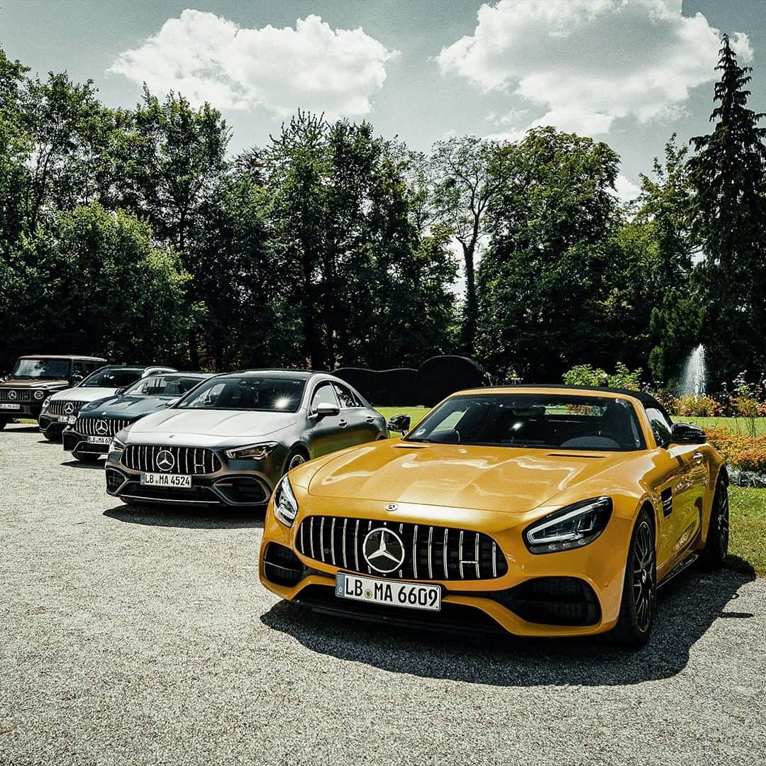 Mercedes AMGのインスタグラム：「Discover the spirit of #MercedesAMG during an exclusive factory tour in Affalterbach. During this tour, you will learn everything you ever wanted to know about Mercedes-AMG. Experience the synergies of passion and performance while driving the latest AMG models.  Book your seat today – the #WorldsFastestFamily is waiting for you! amg4.me/AMGExperiences4_ig  All services are provided by AMG Experiences GmbH.  #DrivingPerformance #AMGexperiences」