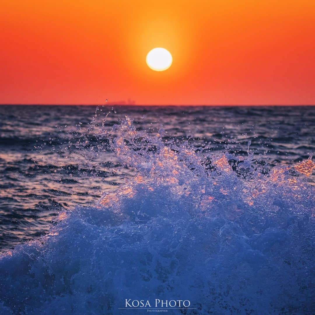 コサさんのインスタグラム写真 - (コサInstagram)「Blue/Orange 夕暮れのザッパーン🌊 ブルーとオレンジの色合いが綺麗でした👍 . Location:和歌山 Wakayama / Japan🇯🇵 Date:2021年2月 . #sunset #夕日 #ap_japan_member #japan_bestsunset #unlimitedsunset #富田浜 #insta_wakayama #グッドトリップ和歌山 #nankiphoto #白浜町 #visitwakayama #乗り越えようnippon #ニコン #写真は私の原動力 #arrowsあなたが夢中な世界 #tokyocameraclub #team_jp_ #photo_jpn #ptk_japan #bestjapanpics #Lovers_Nippon #YourShotPhotographer #Impressive_gallery #light_nikon #sorakataphoto  #LBJ_Legend #広がり同盟メンバー #nipponpic_member #special_spot_legend #s_shot」2月24日 18時03分 - kosa_photo