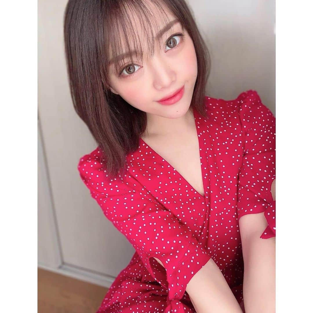 石川あんなさんのインスタグラム写真 - (石川あんなInstagram)「春の装い🌸🍺  #と思いきや今日さっむ🥺 #まだ春服はやい #桜の下でビール飲みたいね #春服 #ワンピース #japanesegirl #gravure #sexy #asiansexy  #asiangirls #selfie #portrait #日本」2月24日 18時06分 - anna_iskw