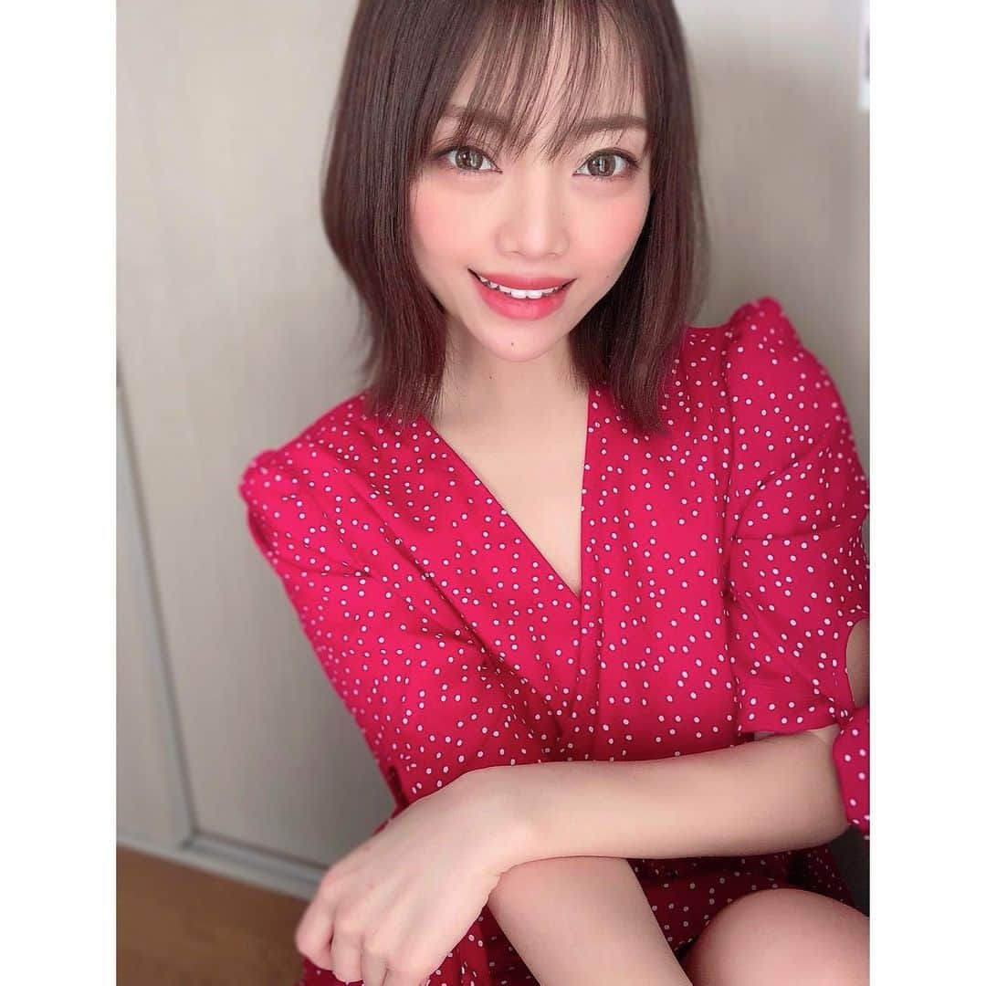 石川あんなさんのインスタグラム写真 - (石川あんなInstagram)「春の装い🌸🍺  #と思いきや今日さっむ🥺 #まだ春服はやい #桜の下でビール飲みたいね #春服 #ワンピース #japanesegirl #gravure #sexy #asiansexy  #asiangirls #selfie #portrait #日本」2月24日 18時06分 - anna_iskw