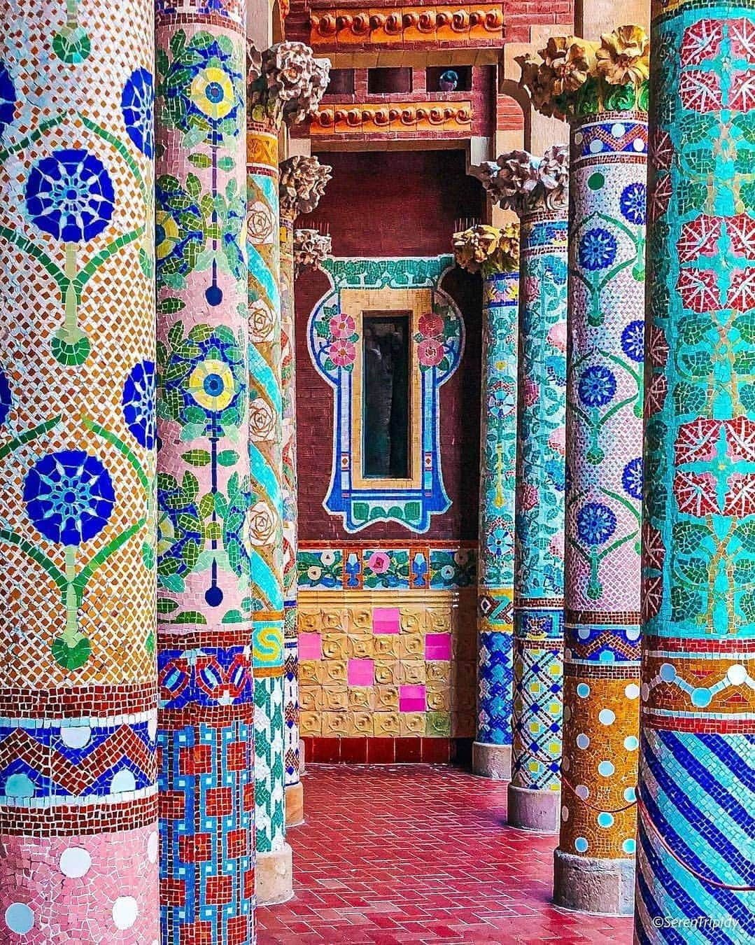 BEAUTIFUL DESTINATIONSさんのインスタグラム写真 - (BEAUTIFUL DESTINATIONSInstagram)「Colorful spots in Barcelona. 🌈  Brimming with verve and culture, this city on the coast of northeastern Spain is an endless source of inspiration.   Bookmark this and take a peek at these incredible slights! 📝  1 - Casa Batlló, a universally admired modernist building by Antoni Gaudí.  2 - Palau de la Música Catalana, the only Concert Hall in Europe entirely illuminated by natural light during the day. 3 - Tibidabo Amusement Park, one of the oldest functioning parks in the world located in Tibidabo.  4 - Casa Vicens, the first house built by Gaudí in Barcelona.  5 - A balcony in Palau de la Música Catalana, featuring a double colonnade adorned with colourful tiles. 6 - A colorful nook in Casa Vicens, where geometric decorative patterns are showcased.  What else are the most picturesque spots in Barcelona? 🇪🇸  📸 @serentripidy 📍 Barcelona, Spain」2月24日 18時07分 - beautifuldestinations