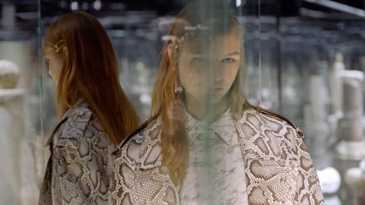 Fendiのインスタグラム：「Almost time for the #FendiFW21 women’s fashion show. Watch the first #Fendi ready to wear collection by @MrKimJones on Fendi Instagram, Facebook, YouTube and Fendi.com, Today at 2:00 pm CET.  Artistic Director of Couture and Womenswear Collections: @MrKimJones Artistic Director of Accessories and Menswear Collections: @SilviaVenturiniFendi Jewellery Creative Director: @delfinadelettrez  Film Direction: @alexdebetak  Design and show production: @bureaubetak Film Production: @bureaufuture Filming: @walterfilms  Music: @michelgaubert  Antiques: @galerie.chenel    Styling: @themelanieward  Hair: @guidopalau Makeup: @peterphilipsmakeup Nails: @beautick_official Casting: @shelleydurkancasting    Model: @deirdrefirinne   Special thanks to @therealswizzz」