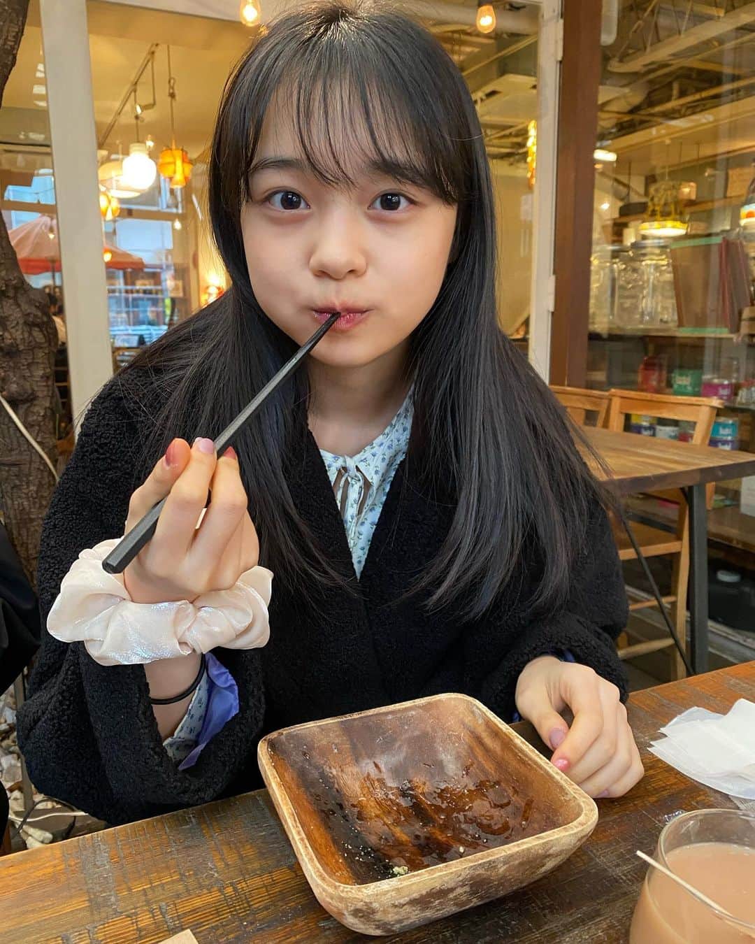 林芽亜里さんのインスタグラム写真 - (林芽亜里Instagram)「🎀﻿ ﻿ おじやんカフェ🍚﻿ ﻿ このおじやすっんごい美味しかった🤤﻿ テラス席で食べたから、コート着てるのはお許しを~。 ﻿ ﻿ #ニコラ #おじやんカフェ #林芽亜里」2月24日 18時13分 - meari__hayashi
