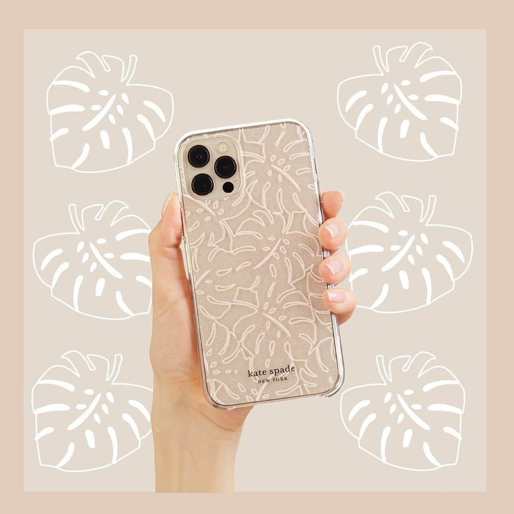 caseplayのインスタグラム：「・  ＼FOXSTOREでは【 Kate Spade New York 】／ のiPhoneケースを取り扱ってます  --------------------  【Kate Spade New York 】 Protective Hardshell Case  Kate Spade New Yorkのオリジナルグラフィックが プリントされたiPhone12シリーズ用のケースが 登場しています  iPhone本体の色も活かせる キラキラしたクリアケースのシリーズ  軽量で持ち運びしやすい上に バンパーの部分は耐衝撃性なので 安心してお使いいただけますね  デザインの4つのバリエーションを ご用意しているので お好みのデザインをお選びください  〇詳細はトップページリンクより 公式ONLINE SHOPでご覧ください  〇REAL STOREにもお取り扱いございます ※店舗によって一部お取り扱いが無い場合も ございますので、実物をご覧になりたい際は 店舗にお問合せの上、ご来店くださいませ  --------------------  【対応機種】  ・iPhone 12/12 Pro ・iPhone 12 mini ・iPhone 12 Pro Max  【デザイン】  ・Daisy Iridescent Foil/Clear 　(ホログラム加工のフラワー柄) ・Floral Clear/Cream Stones 　(ホワイトのフラワー柄) ・Scattered Flowers Black 　(ホワイト/ブラックの小花柄) ・Island Leaf Pink Glitter→画像のカラーです 　(キラキラしたピンクの葉っぱ柄)  --------------------  #katespadenewyork#ケイトスペードニューヨーク#ケイトスペード#iphonecase #iphoneケース #iphoneカバー #iphoneカバー #スマホケース #アイフォンケース #携帯ケース #スマホカバー #iphone12ケース#iphone12proケース #iphone12miniケース」