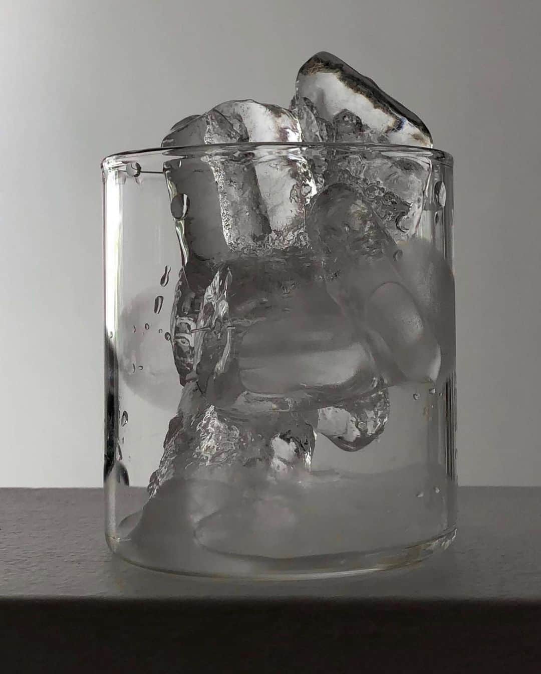 Mathilde Goehlerのインスタグラム：「Hydrate 🌊 photo by one of my favourite accounts to follow @love_aesthetics 🤍」