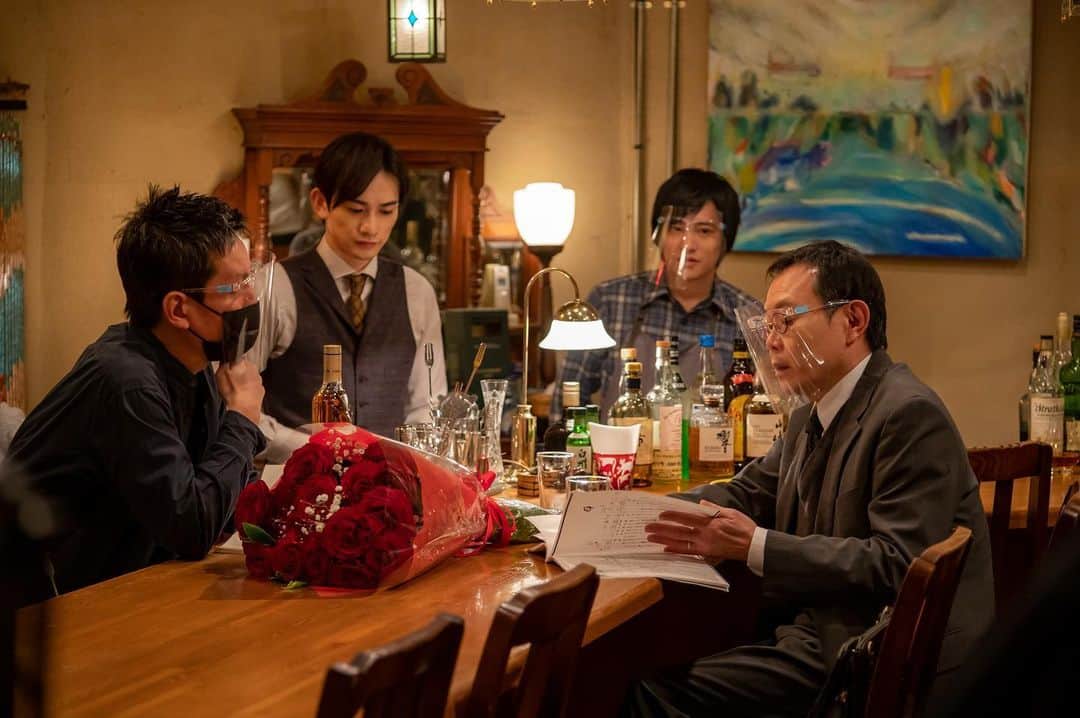 西荻窪 三ツ星洋酒堂のインスタグラム：「🍸 #西荻窪三ツ星洋酒堂 明日3話放送です！ 3話の撮影の様子をお届けします😊  🌈今夜はテレ玉で2話放送！ 🌈TVerなどで2話見逃し配信中！  #にしぼし」